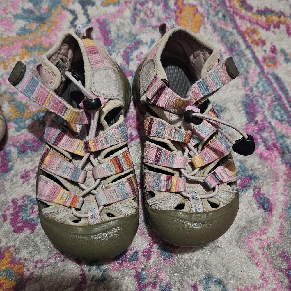 Size 12t toddler keens